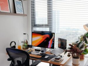 Consejos prácticos para organizar un espacio de trabajo en casa eficiente y agradable